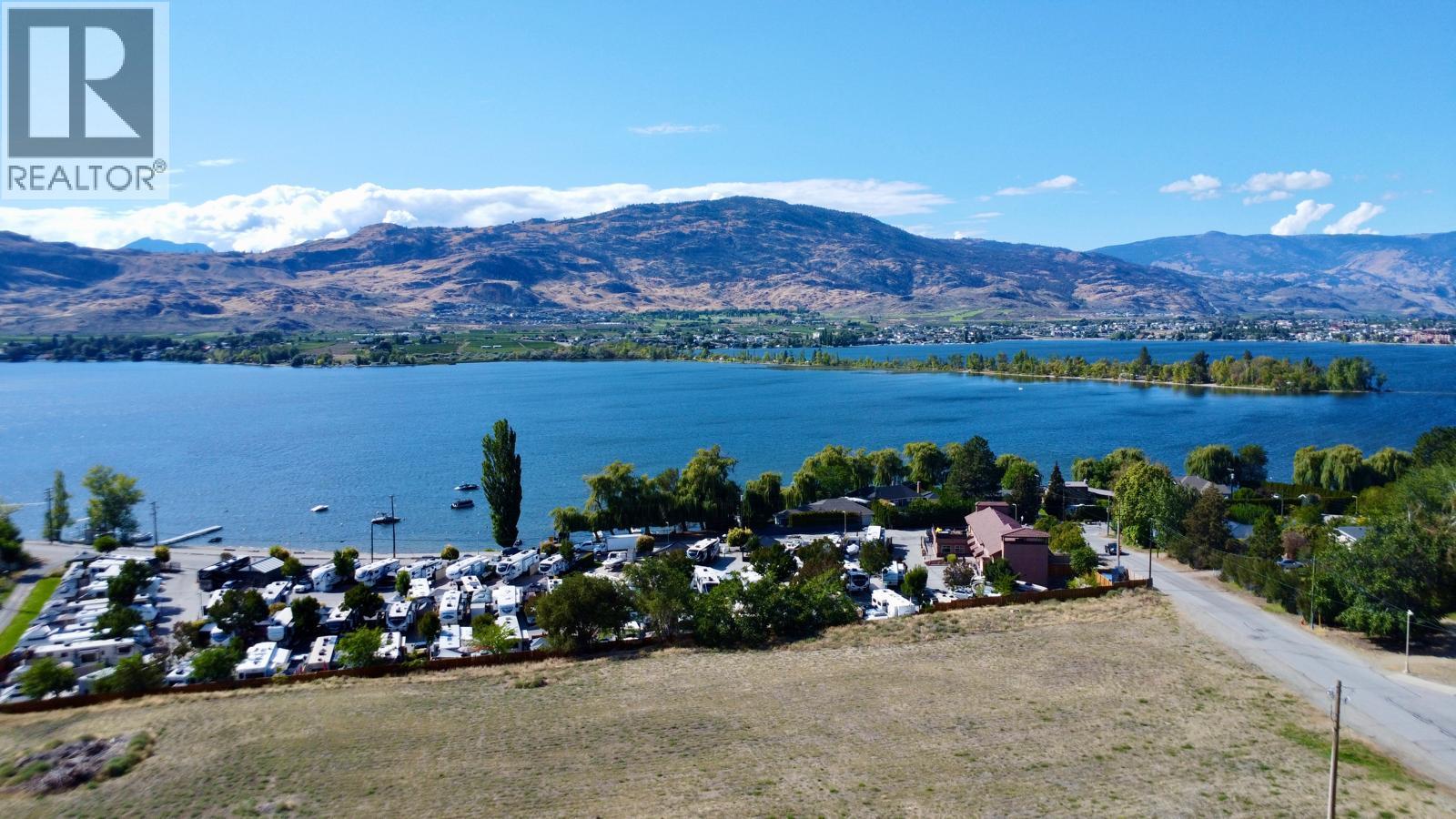 Picture for 3251 41ST  Street https://www.cirrealty.ca/reb/bc/8/10364918_21.jpg