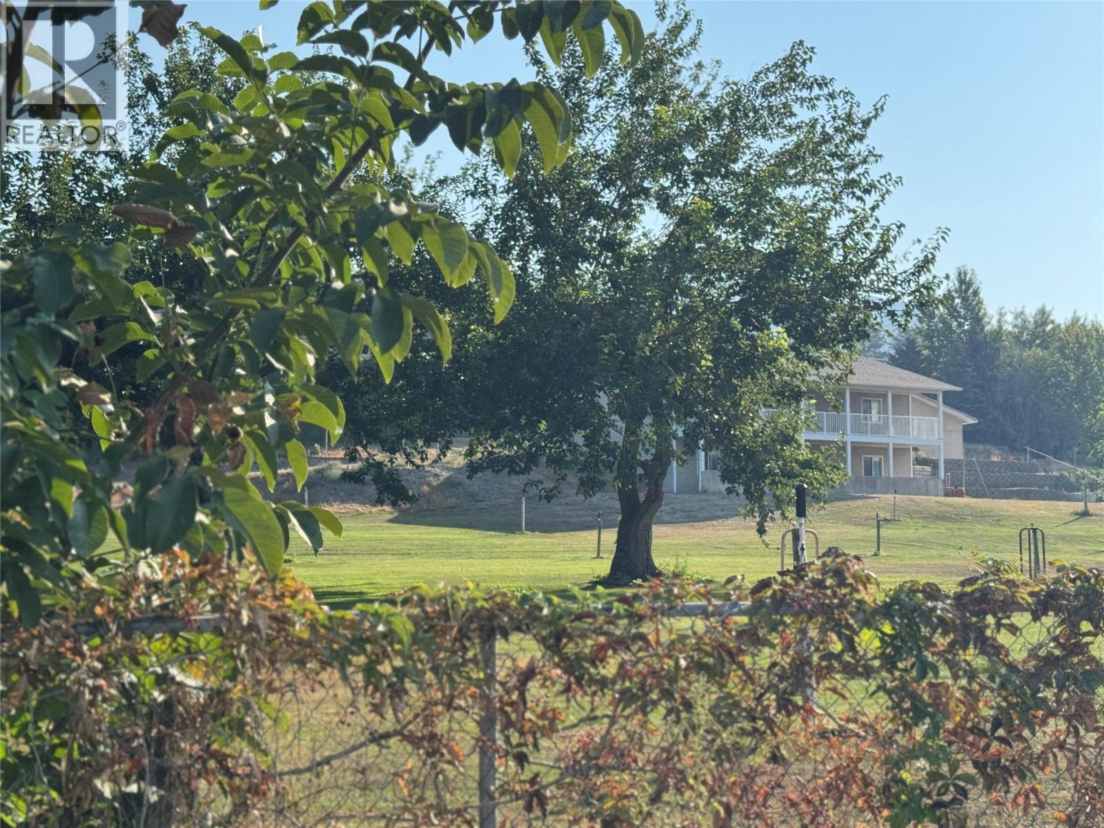 Picture for 3251 41ST  Street https://www.cirrealty.ca/reb/bc/8/10364918_22.jpg