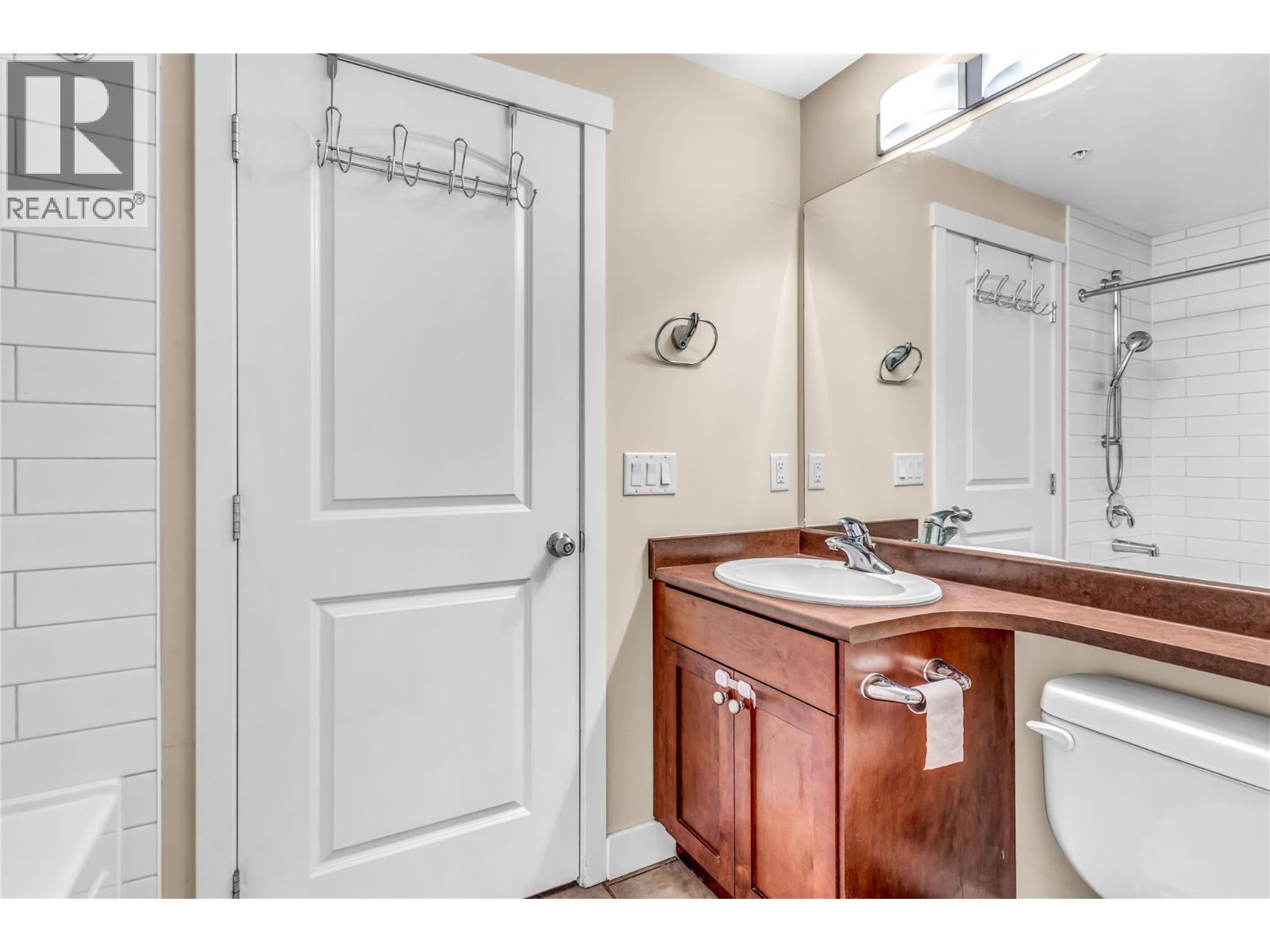 Picture for Unit #3215, 1990 Upper Sundance  Drive https://www.cirrealty.ca/reb/bc/8/10365048_12.jpg