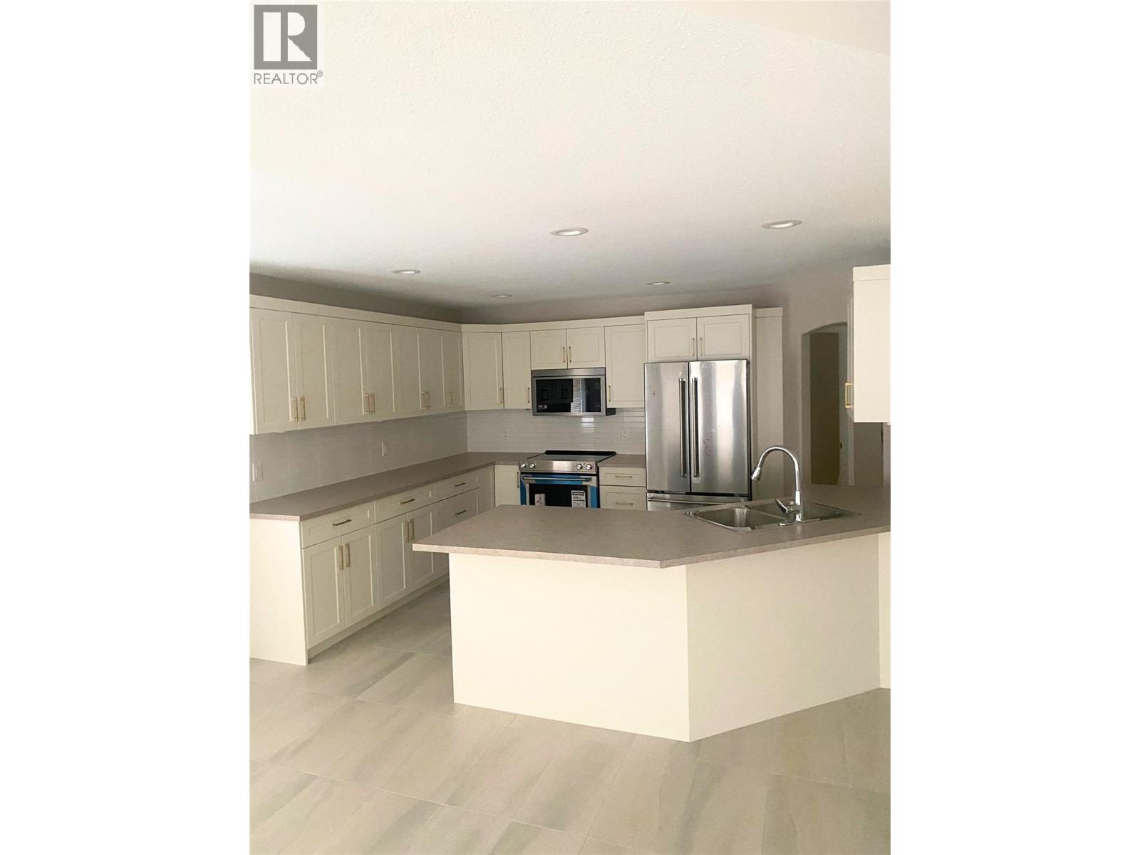 Picture for Unit #14, 2300 Silver  Place https://www.cirrealty.ca/reb/bc/8/10365118_7.jpg