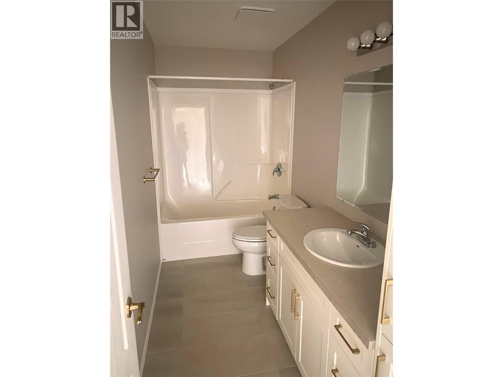 Picture for Unit #14, 2300 Silver  Place https://www.cirrealty.ca/reb/bc/8/10365118_8.jpg