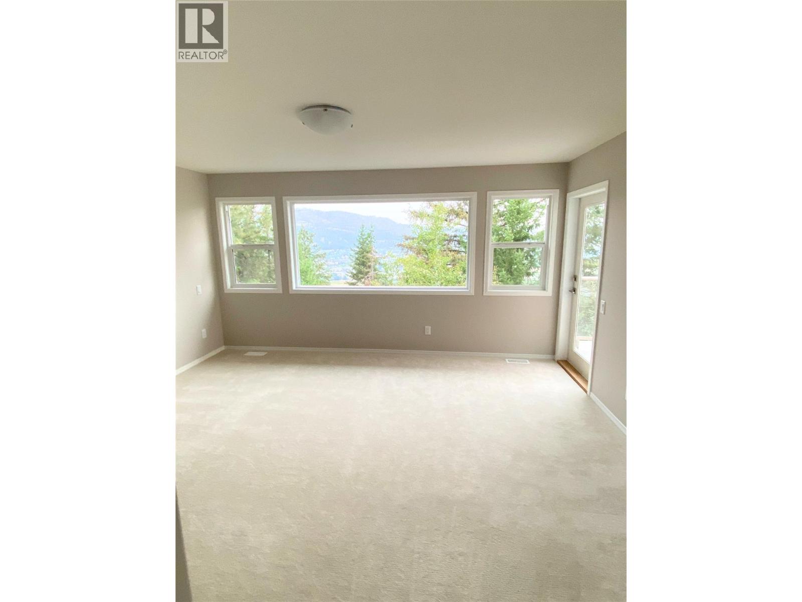 Picture for Unit #14, 2300 Silver  Place https://www.cirrealty.ca/reb/bc/8/10365118_9.jpg