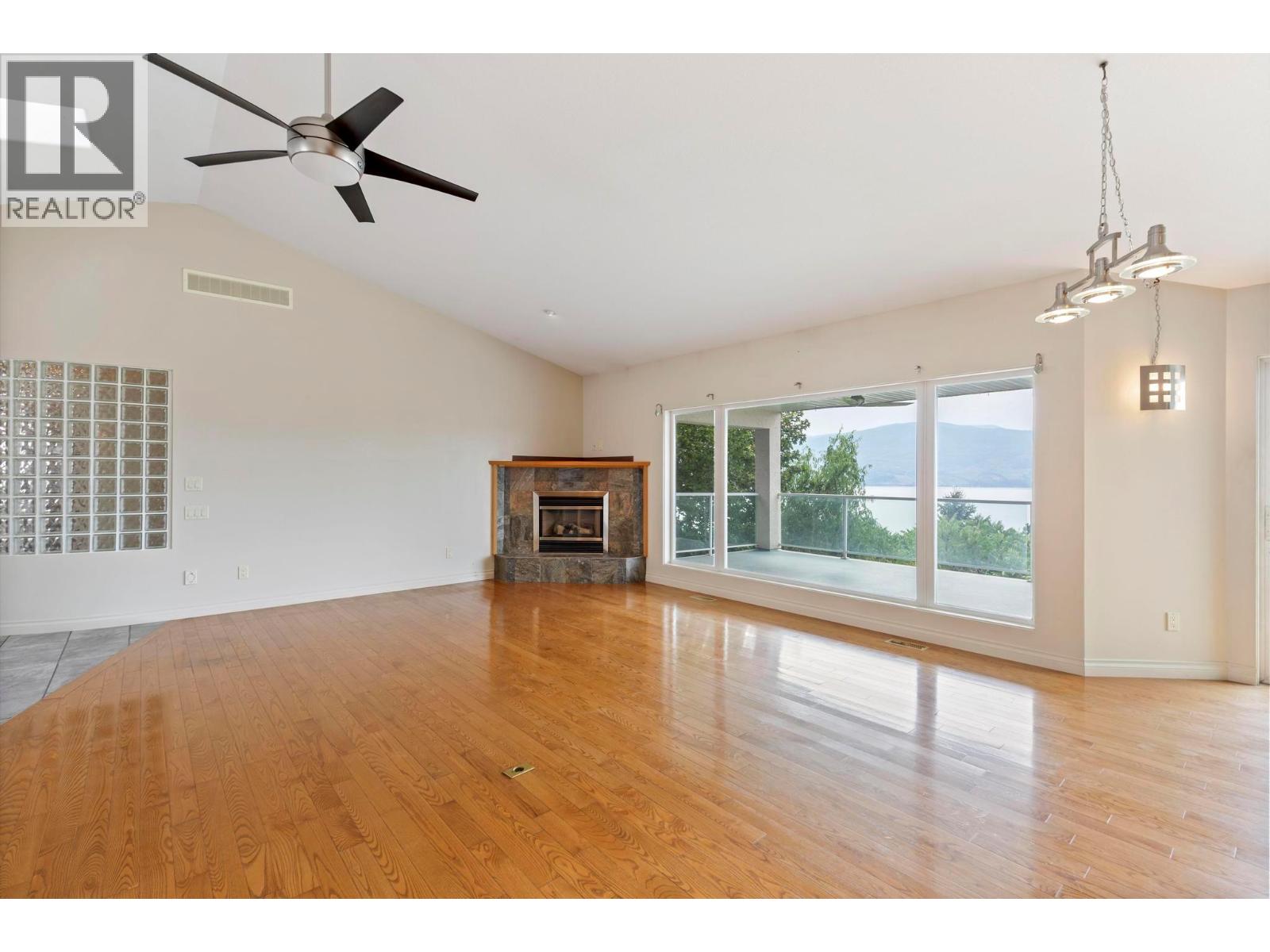 Picture for 1569 Gregory  Road https://www.cirrealty.ca/reb/bc/8/10365258_13.jpg