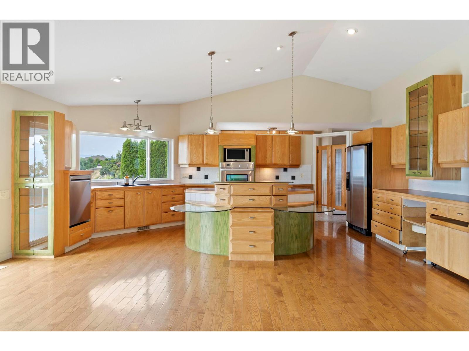Picture for 1569 Gregory  Road https://www.cirrealty.ca/reb/bc/8/10365258_14.jpg