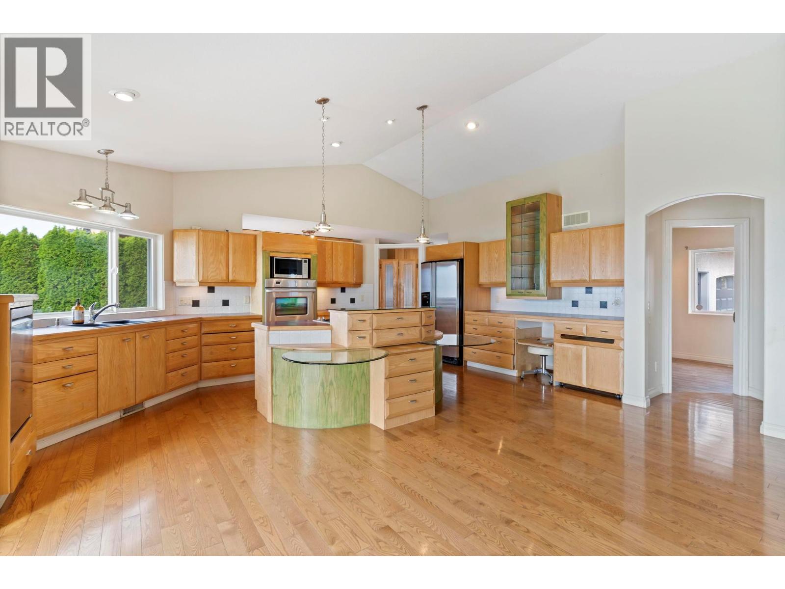 Picture for 1569 Gregory  Road https://www.cirrealty.ca/reb/bc/8/10365258_15.jpg
