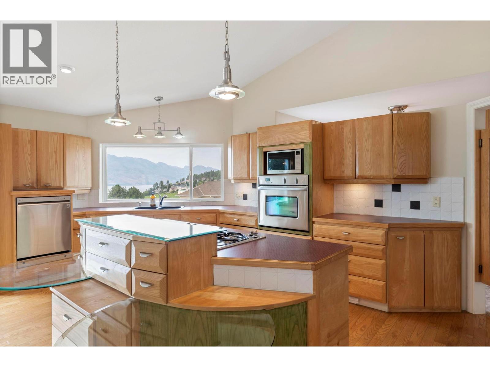 Picture for 1569 Gregory  Road https://www.cirrealty.ca/reb/bc/8/10365258_16.jpg