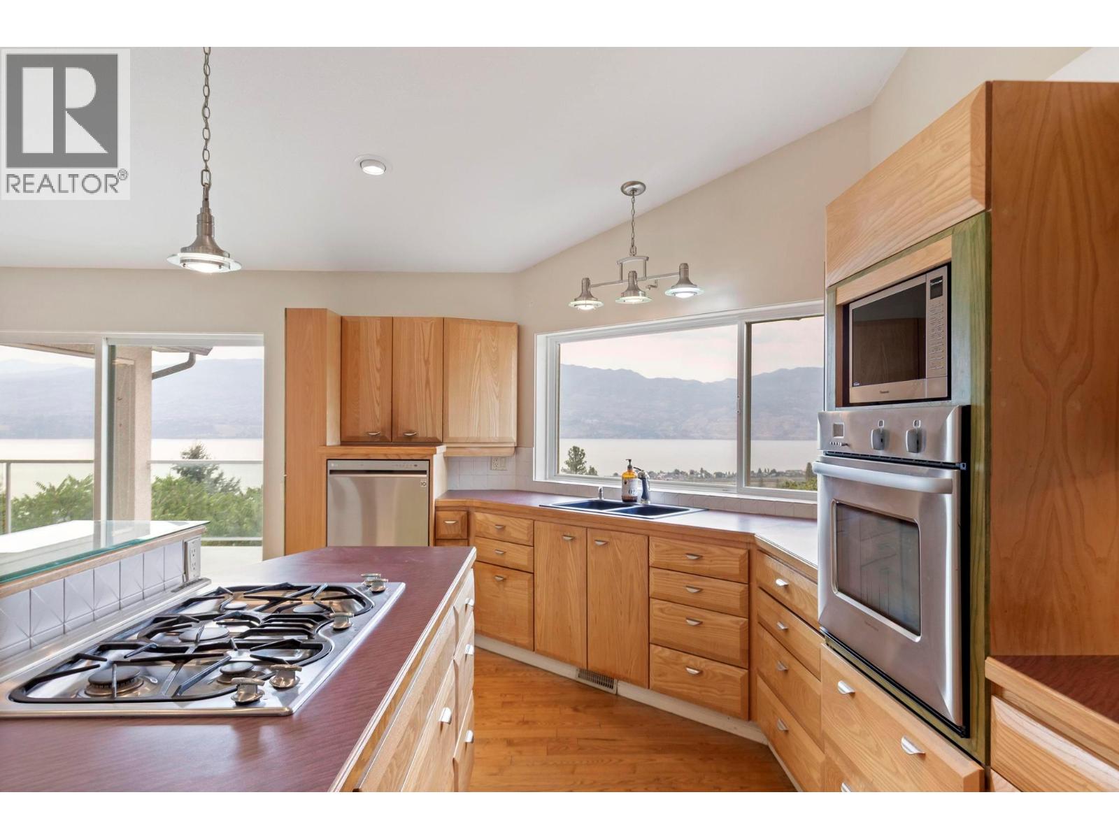 Picture for 1569 Gregory  Road https://www.cirrealty.ca/reb/bc/8/10365258_18.jpg