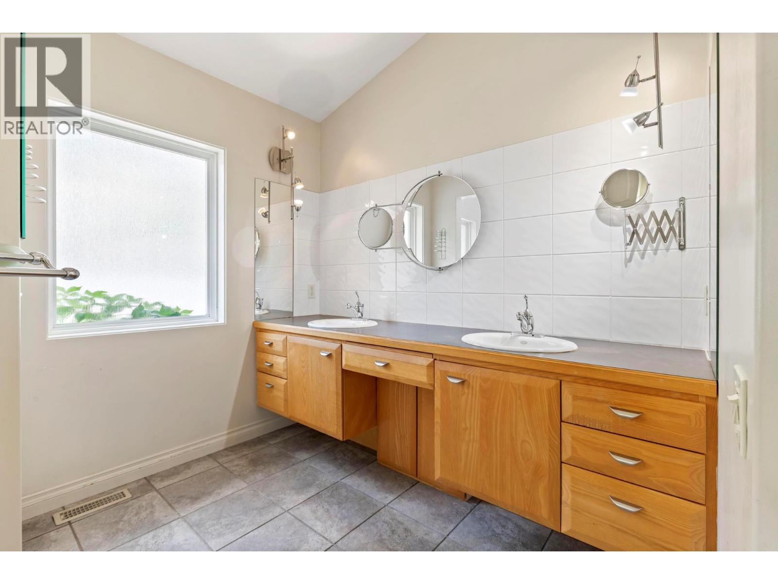 Picture for 1569 Gregory  Road https://www.cirrealty.ca/reb/bc/8/10365258_22.jpg