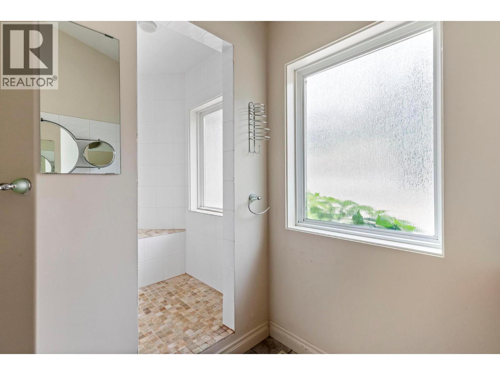 Picture for 1569 Gregory  Road https://www.cirrealty.ca/reb/bc/8/10365258_23.jpg
