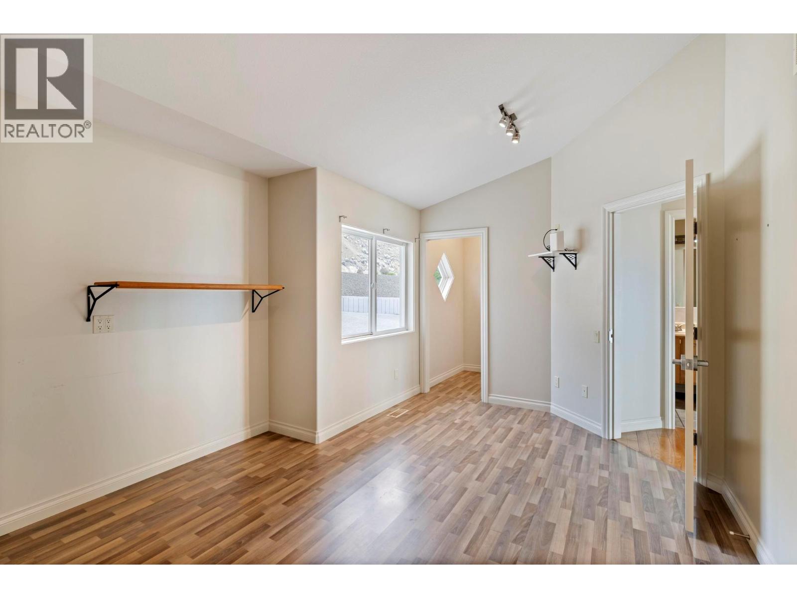Picture for 1569 Gregory  Road https://www.cirrealty.ca/reb/bc/8/10365258_26.jpg