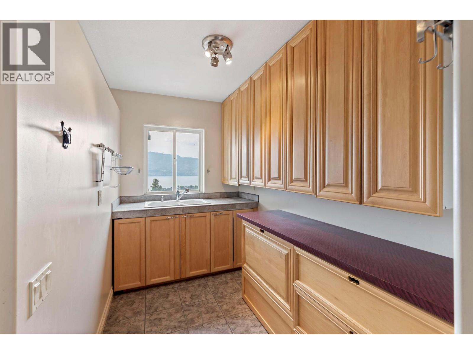 Picture for 1569 Gregory  Road https://www.cirrealty.ca/reb/bc/8/10365258_28.jpg