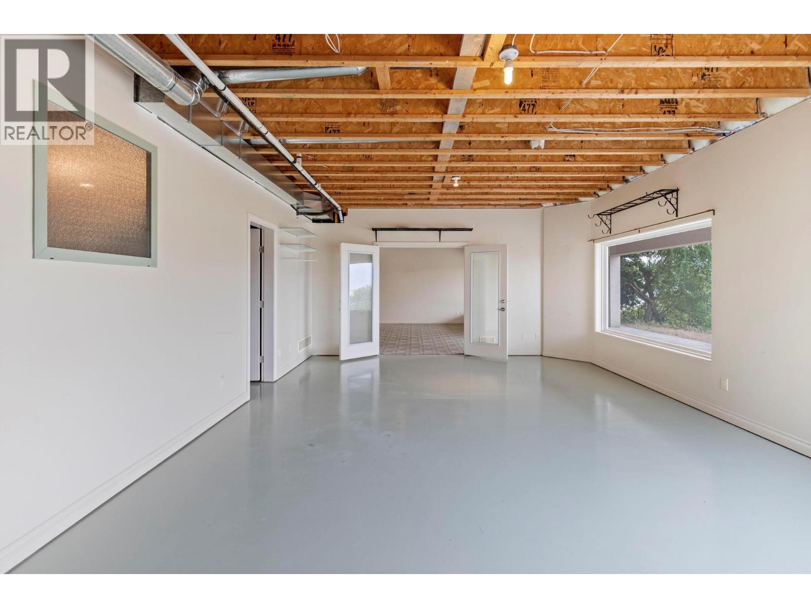 Picture for 1569 Gregory  Road https://www.cirrealty.ca/reb/bc/8/10365258_40.jpg