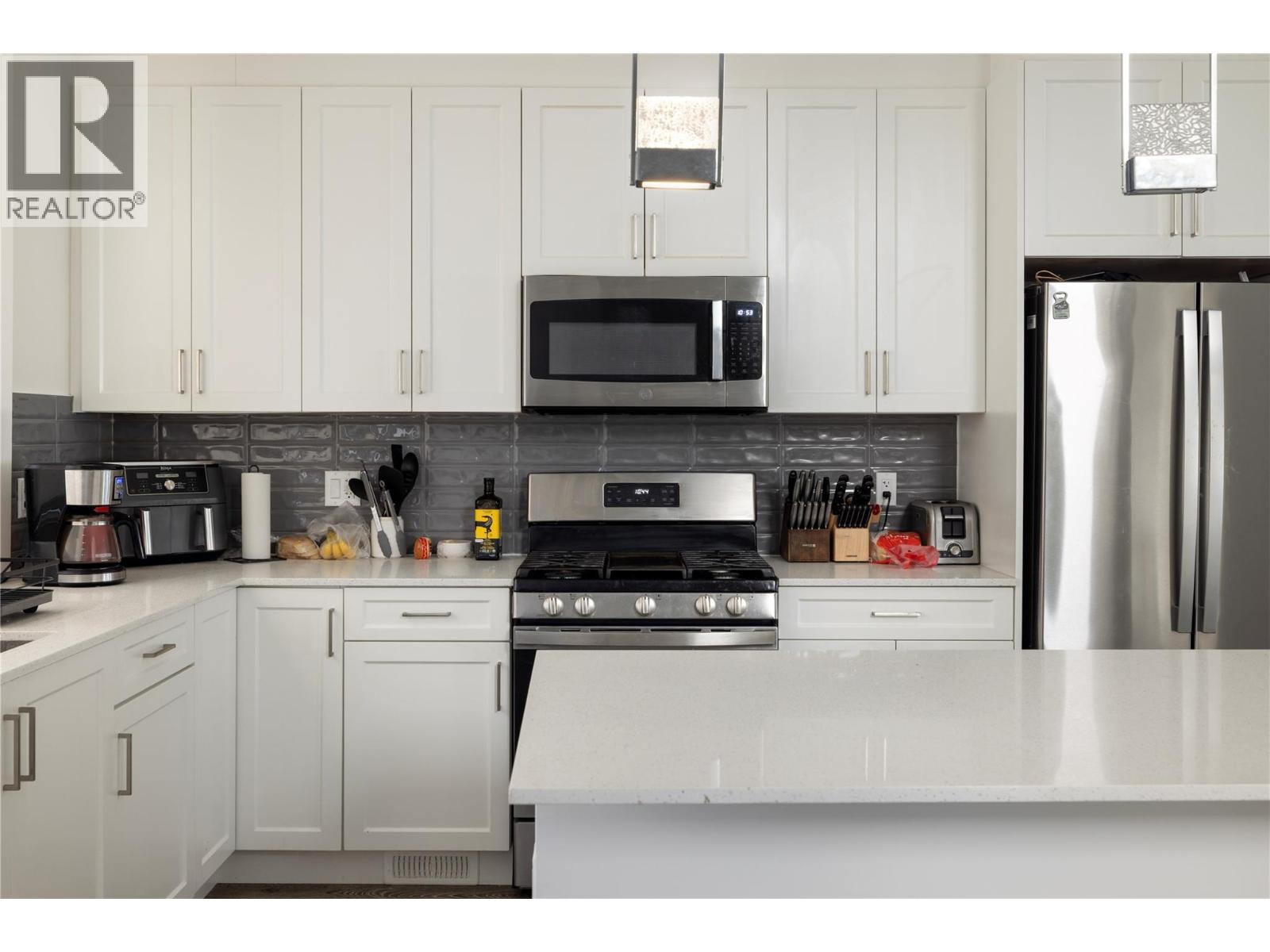 Picture for Unit #16, 1136 Black Mountain  Drive https://www.cirrealty.ca/reb/bc/8/10365298_12.jpg
