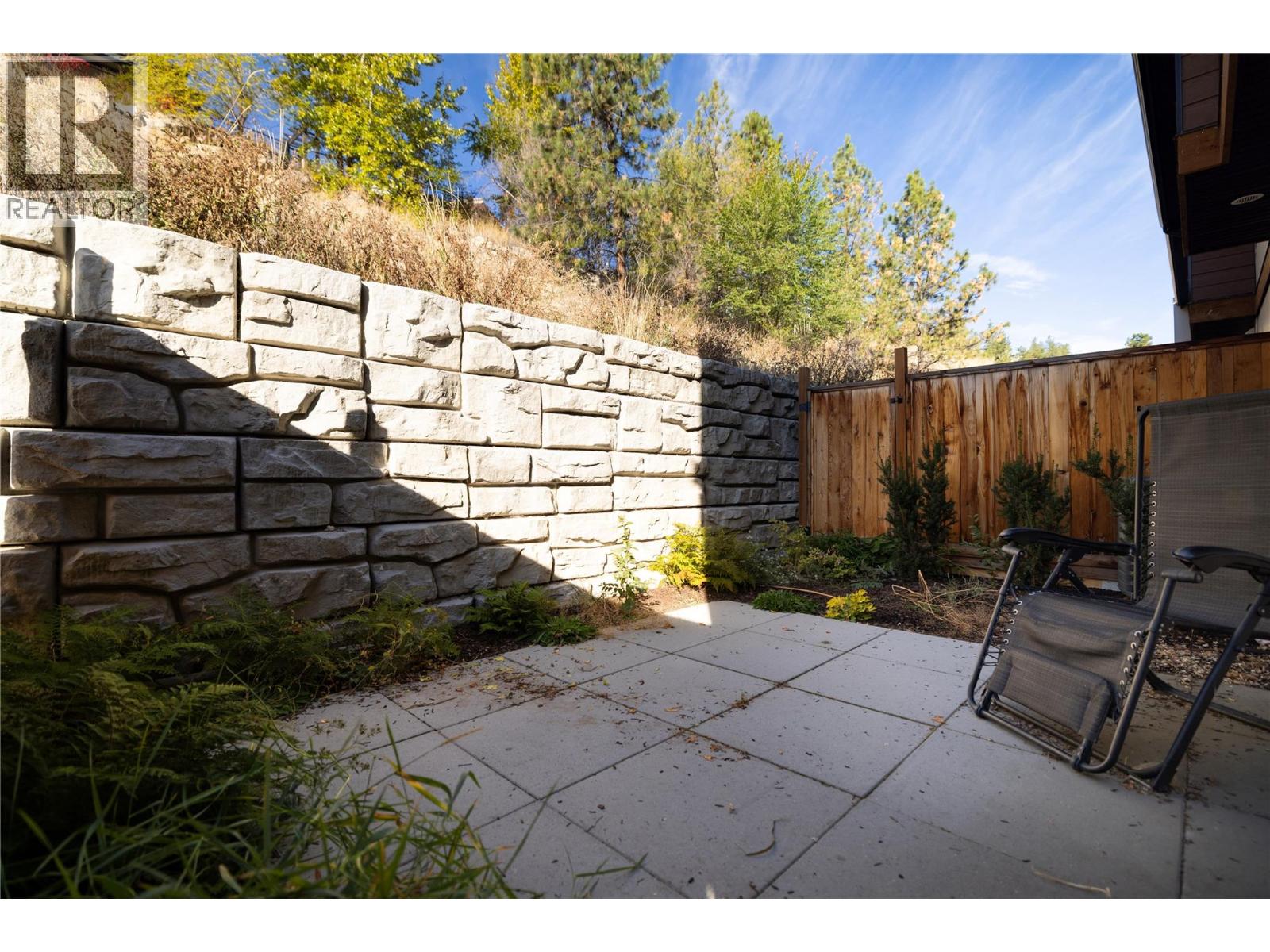 Picture for Unit #16, 1136 Black Mountain  Drive https://www.cirrealty.ca/reb/bc/8/10365298_15.jpg