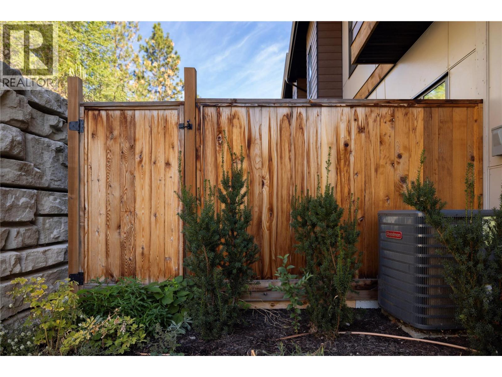 Picture for Unit #16, 1136 Black Mountain  Drive https://www.cirrealty.ca/reb/bc/8/10365298_16.jpg