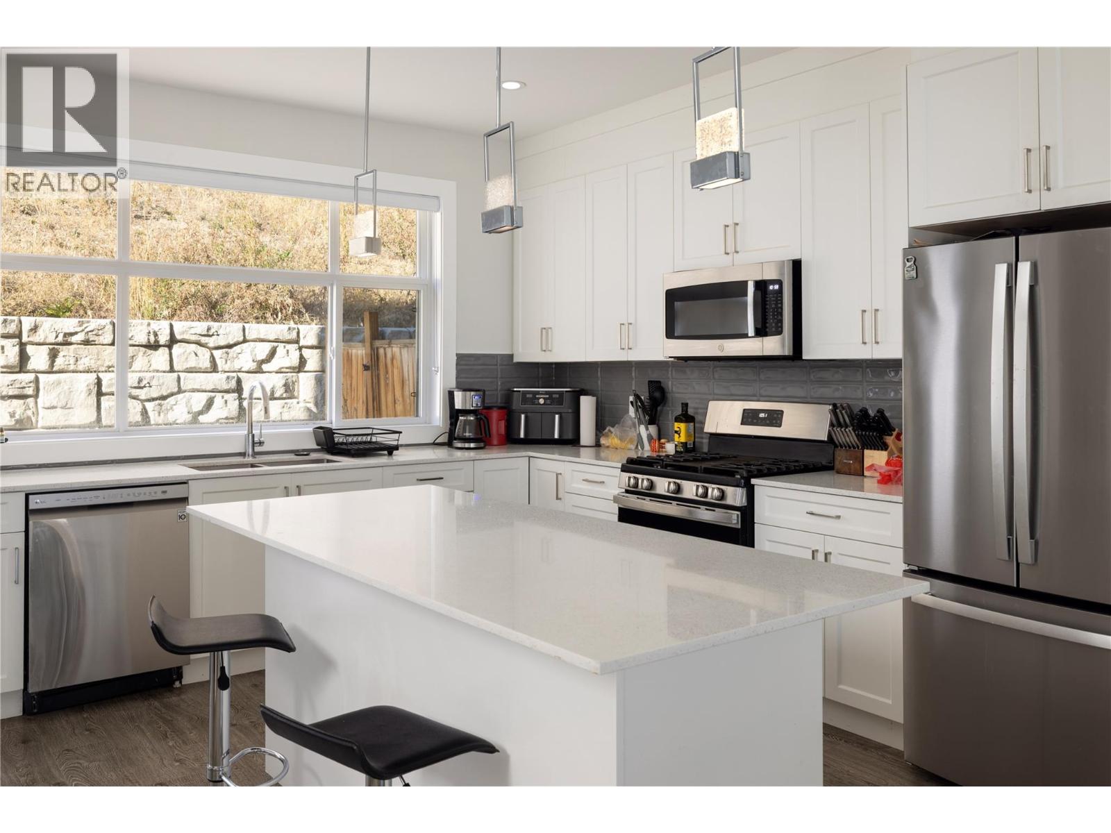 Picture for Unit #16, 1136 Black Mountain  Drive https://www.cirrealty.ca/reb/bc/8/10365298_18.jpg