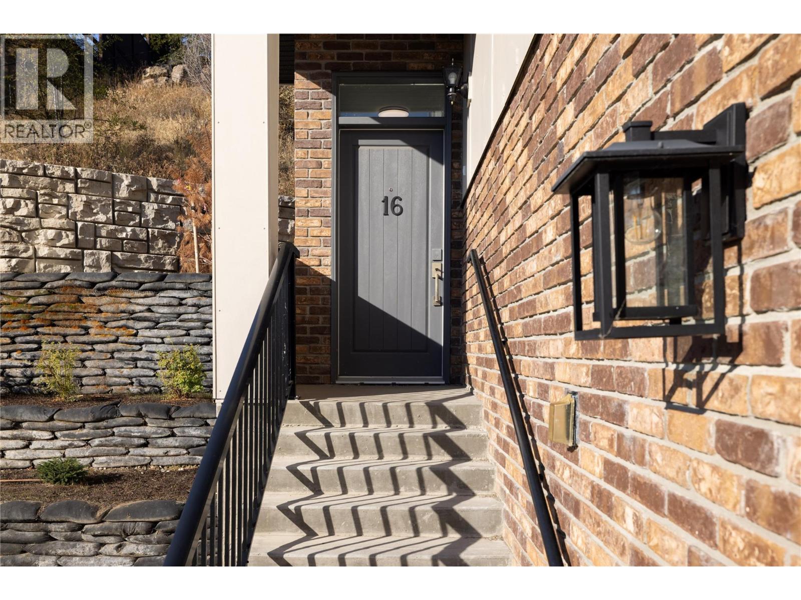 Picture for Unit #16, 1136 Black Mountain  Drive https://www.cirrealty.ca/reb/bc/8/10365298_2.jpg