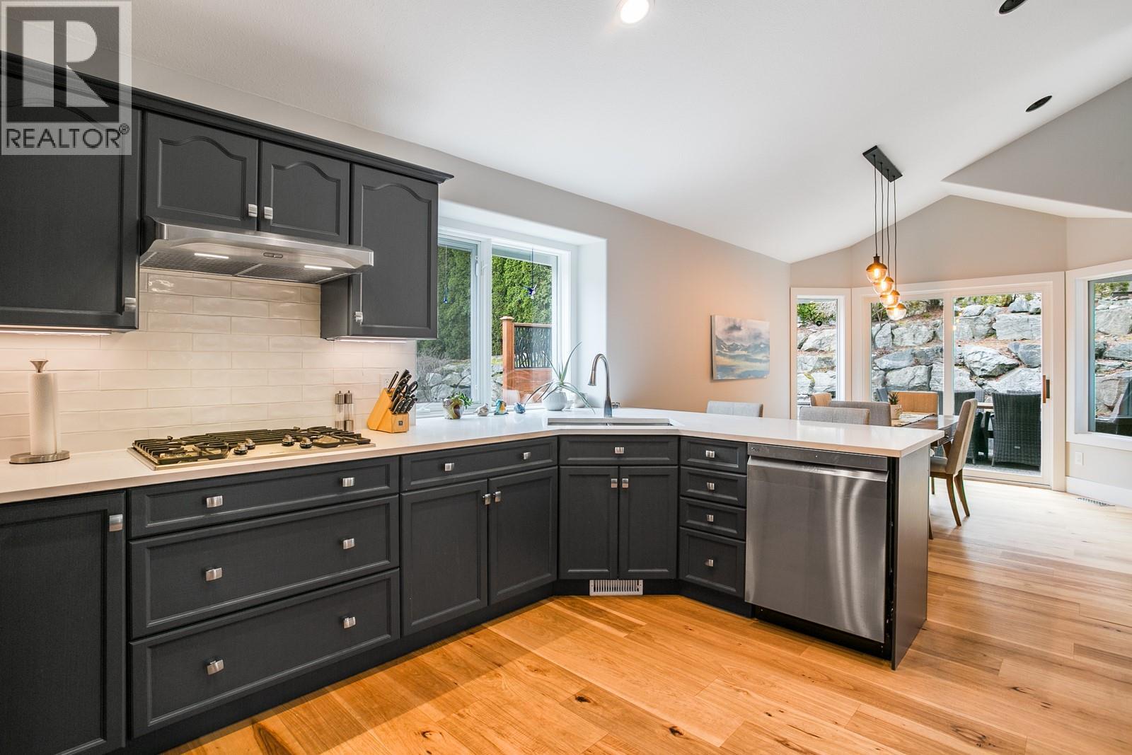 Picture for 4172 Gallaghers  Grove https://www.cirrealty.ca/reb/bc/8/10365578_11.jpg