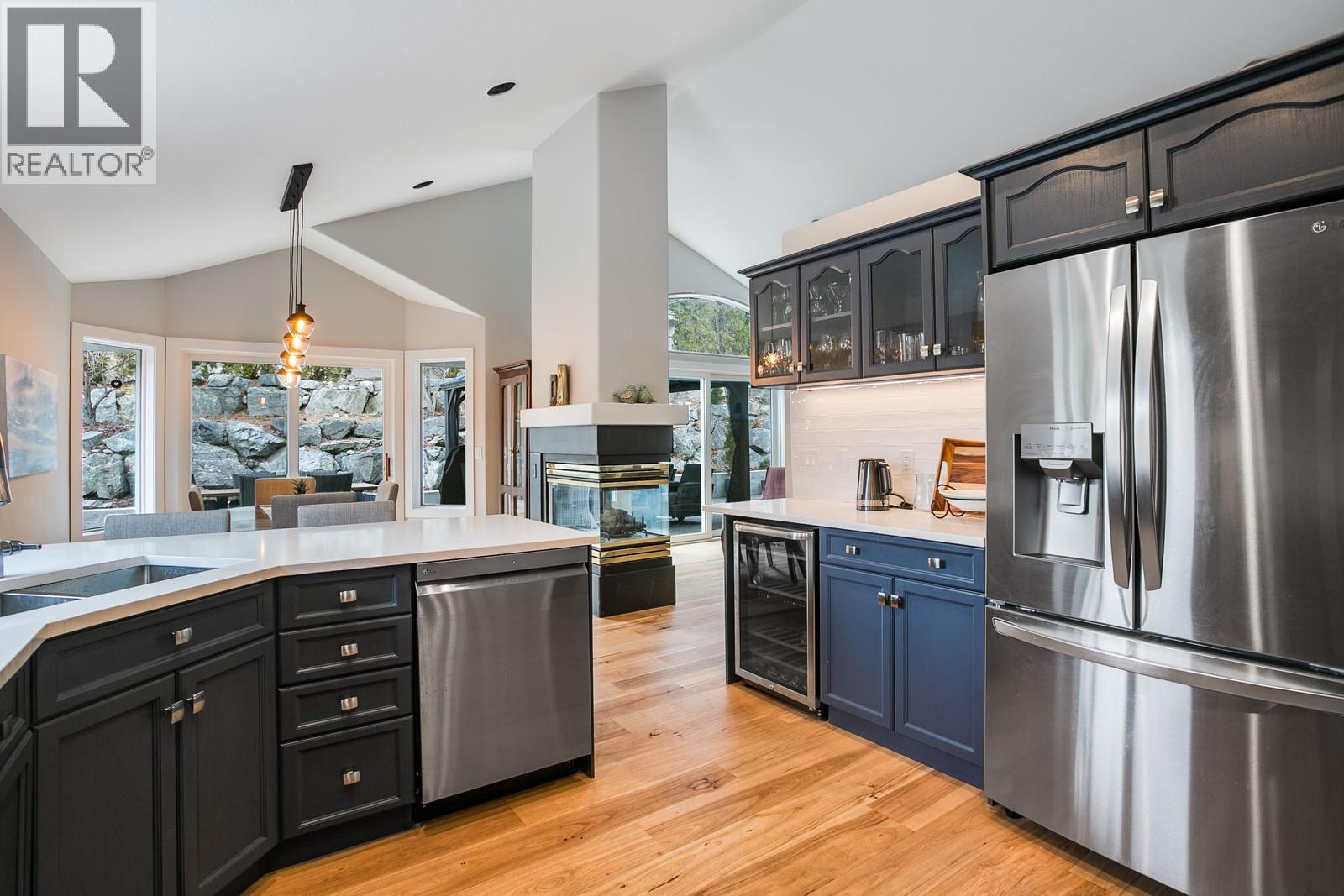 Picture for 4172 Gallaghers  Grove https://www.cirrealty.ca/reb/bc/8/10365578_12.jpg