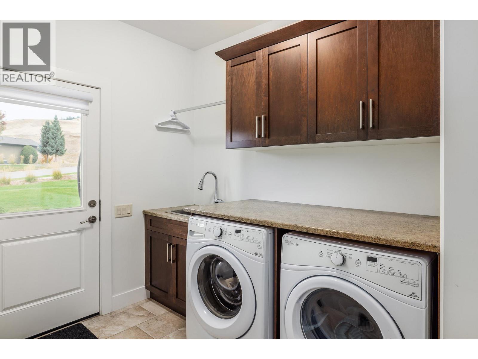 Picture for 1858 Split Rail  Place https://www.cirrealty.ca/reb/bc/8/10365598_16.jpg