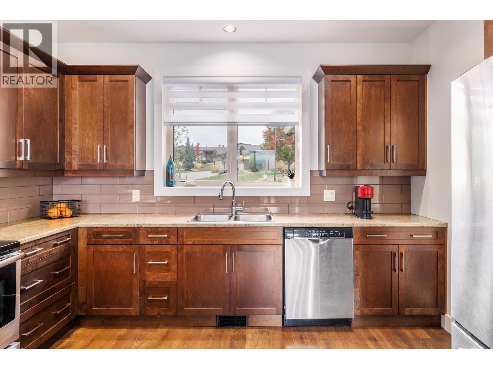 Picture for 1858 Split Rail  Place https://www.cirrealty.ca/reb/bc/8/10365598_7.jpg