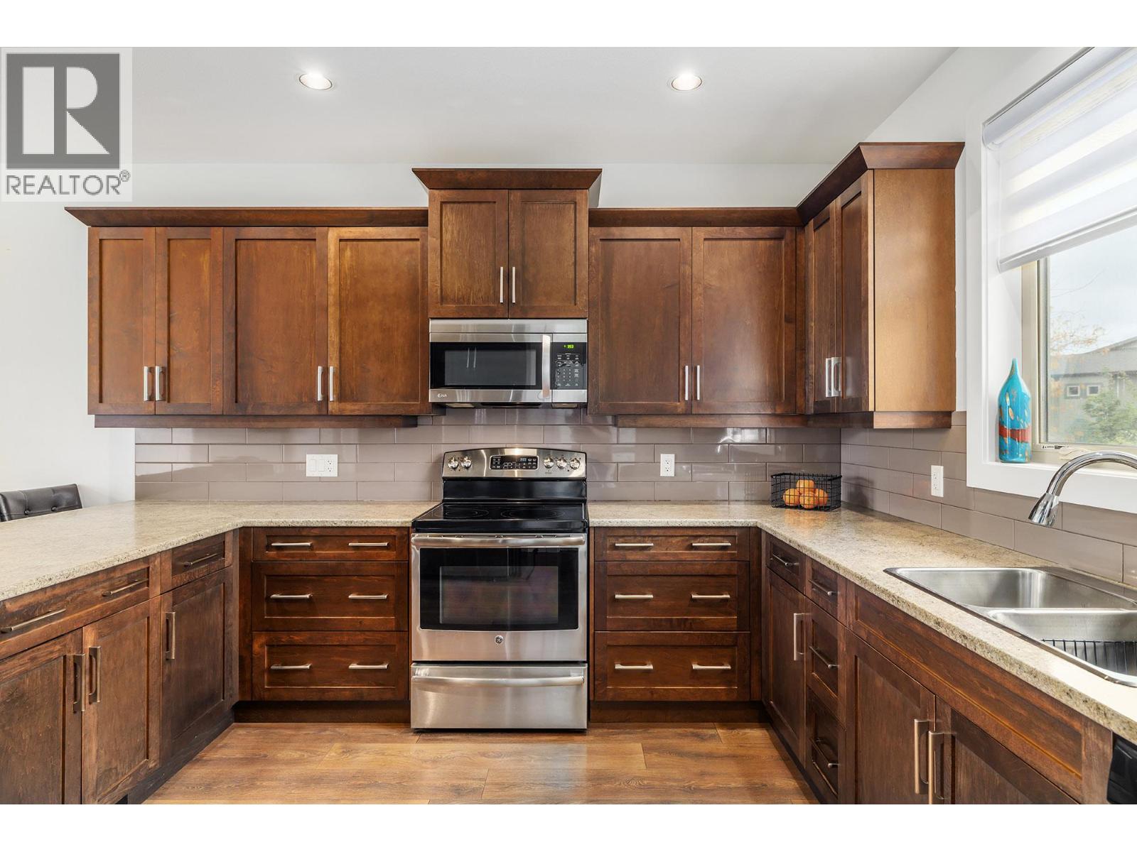 Picture for 1858 Split Rail  Place https://www.cirrealty.ca/reb/bc/8/10365598_8.jpg