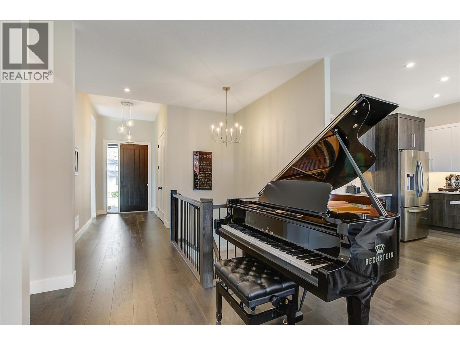 Picture for 1049 Loseth  Drive https://www.cirrealty.ca/reb/bc/8/10365628_15.jpg