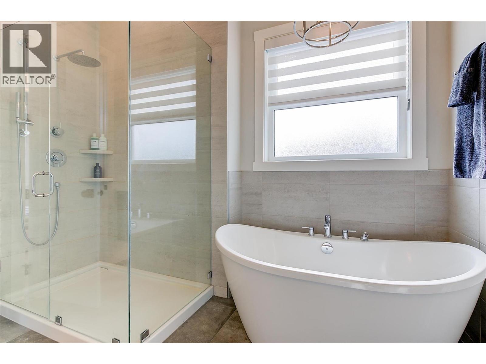 Picture for 1049 Loseth  Drive https://www.cirrealty.ca/reb/bc/8/10365628_31.jpg