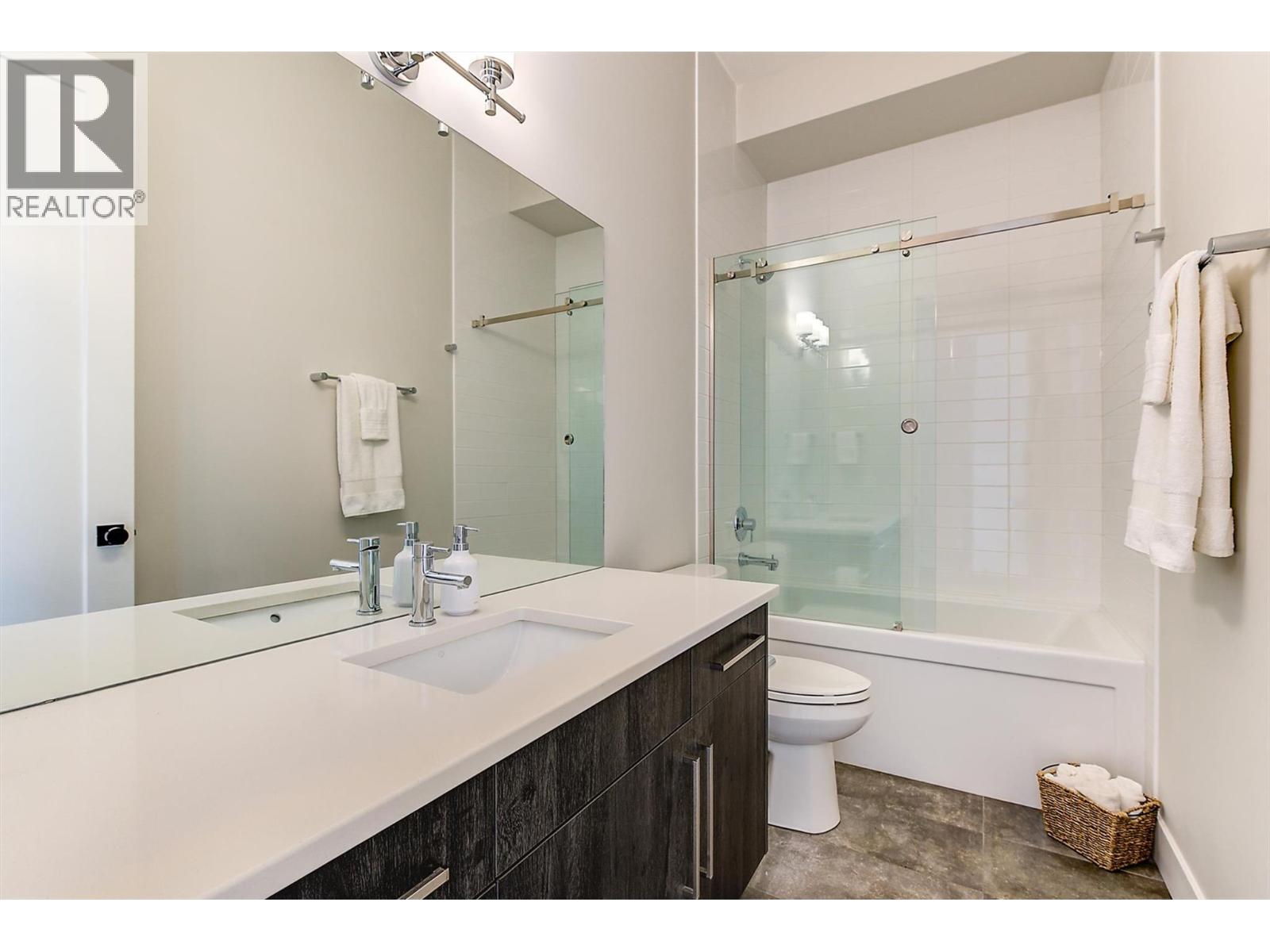 Picture for 1049 Loseth  Drive https://www.cirrealty.ca/reb/bc/8/10365628_38.jpg