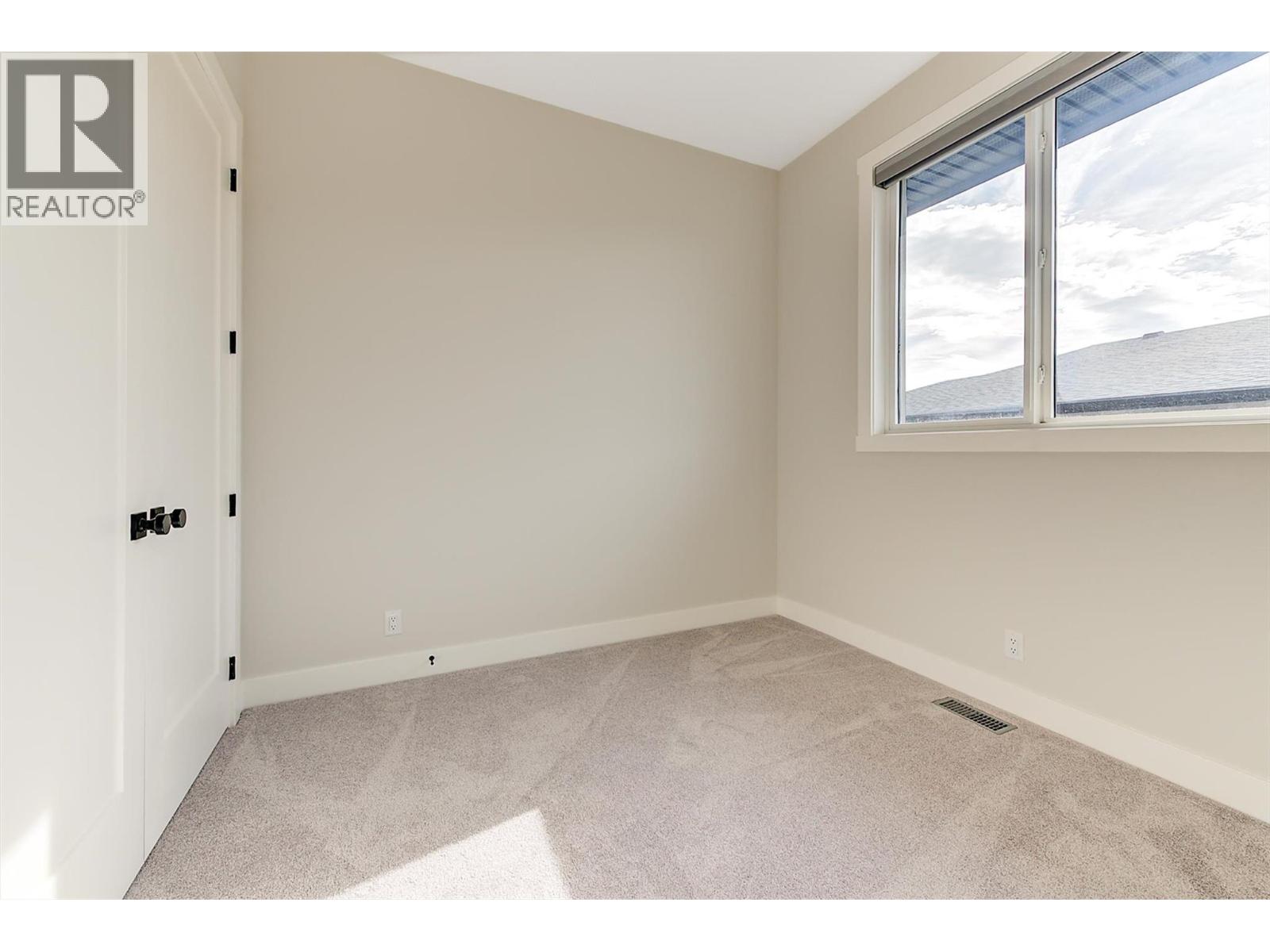 Picture for 1049 Loseth  Drive https://www.cirrealty.ca/reb/bc/8/10365628_39.jpg