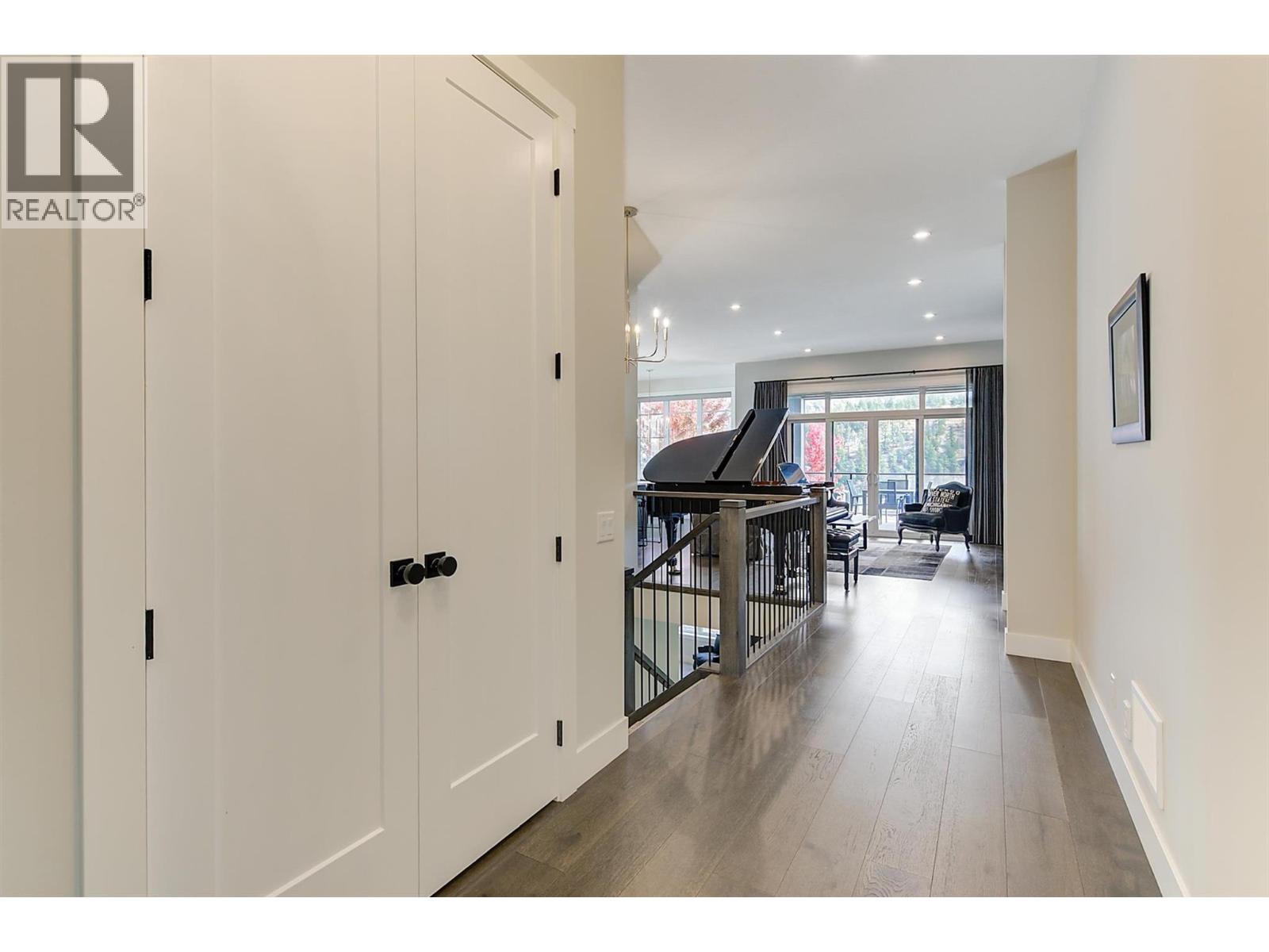 Picture for 1049 Loseth  Drive https://www.cirrealty.ca/reb/bc/8/10365628_40.jpg