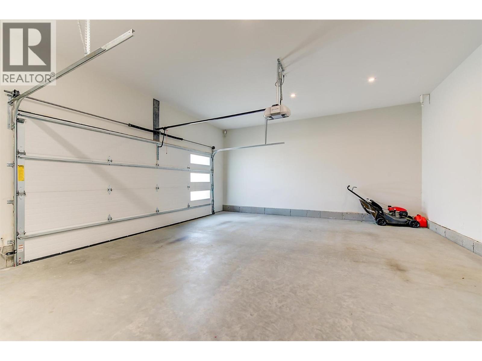 Picture for 1049 Loseth  Drive https://www.cirrealty.ca/reb/bc/8/10365628_43.jpg
