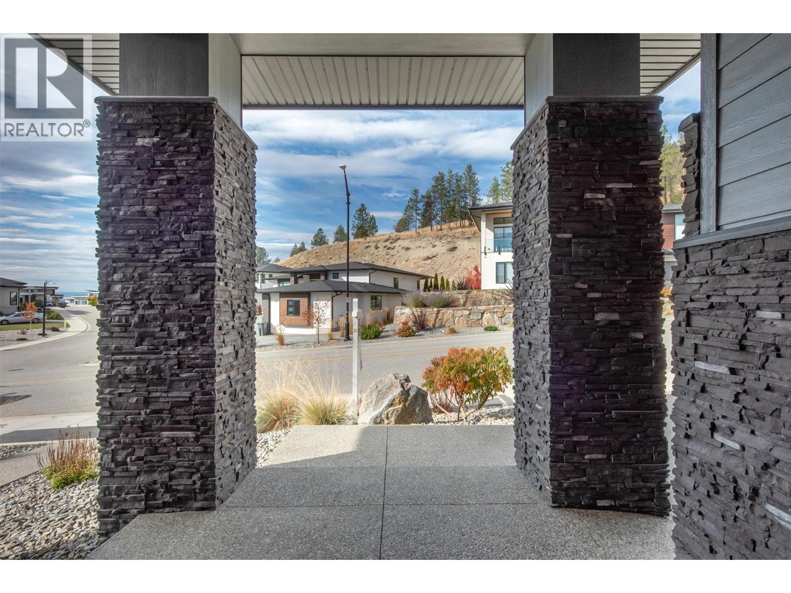 Picture for 1049 Loseth  Drive https://www.cirrealty.ca/reb/bc/8/10365628_5.jpg