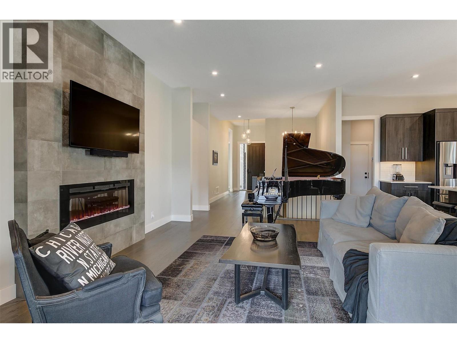 Picture for 1049 Loseth  Drive https://www.cirrealty.ca/reb/bc/8/10365628_6.jpg