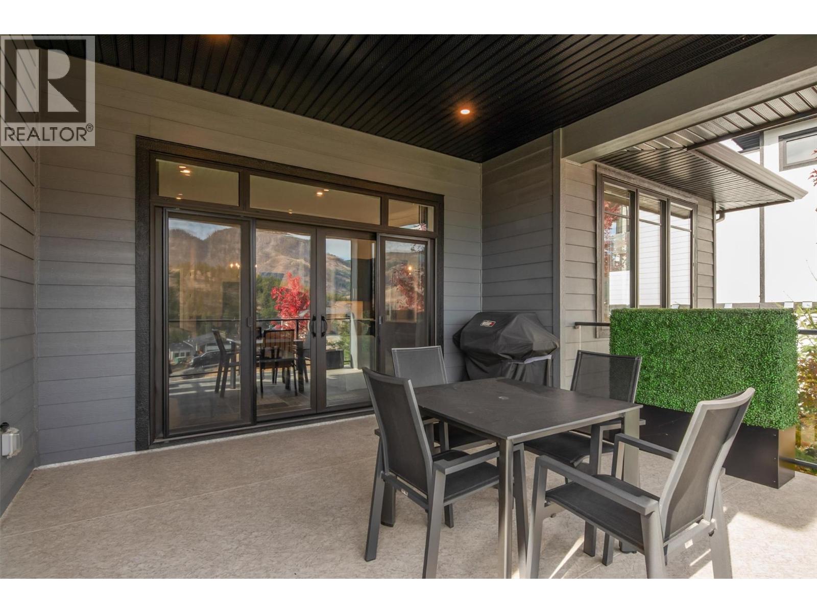 Picture for 1049 Loseth  Drive https://www.cirrealty.ca/reb/bc/8/10365628_9.jpg