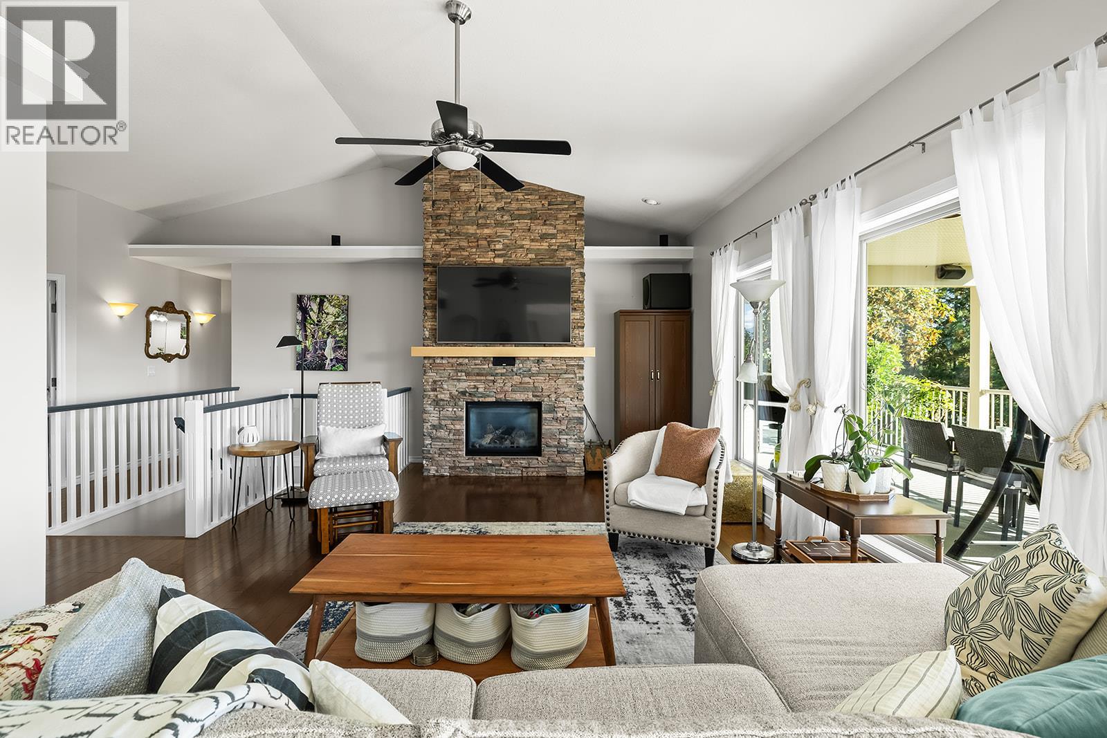Picture for 2031 Rosealee  Lane https://www.cirrealty.ca/reb/bc/8/10365678_24.jpg
