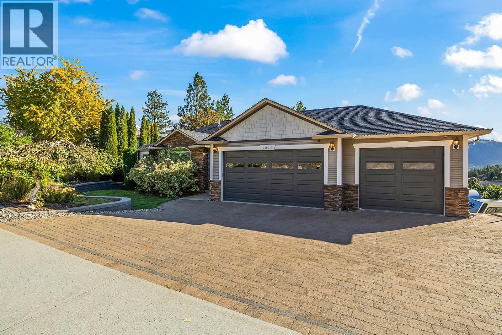 Picture for 2031 Rosealee  Lane https://www.cirrealty.ca/reb/bc/8/10365678_3.jpg