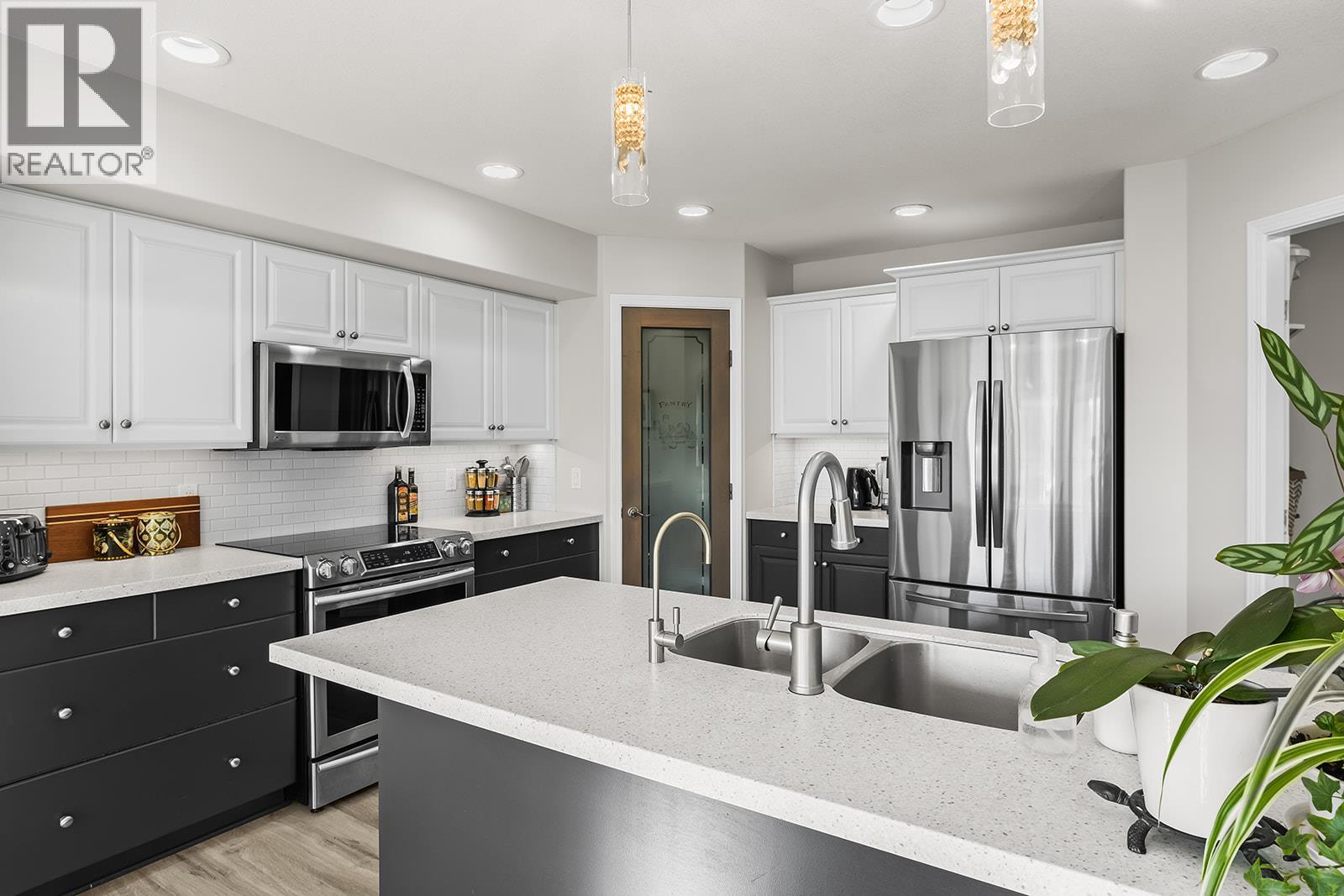 Picture for 2031 Rosealee  Lane https://www.cirrealty.ca/reb/bc/8/10365678_32.jpg