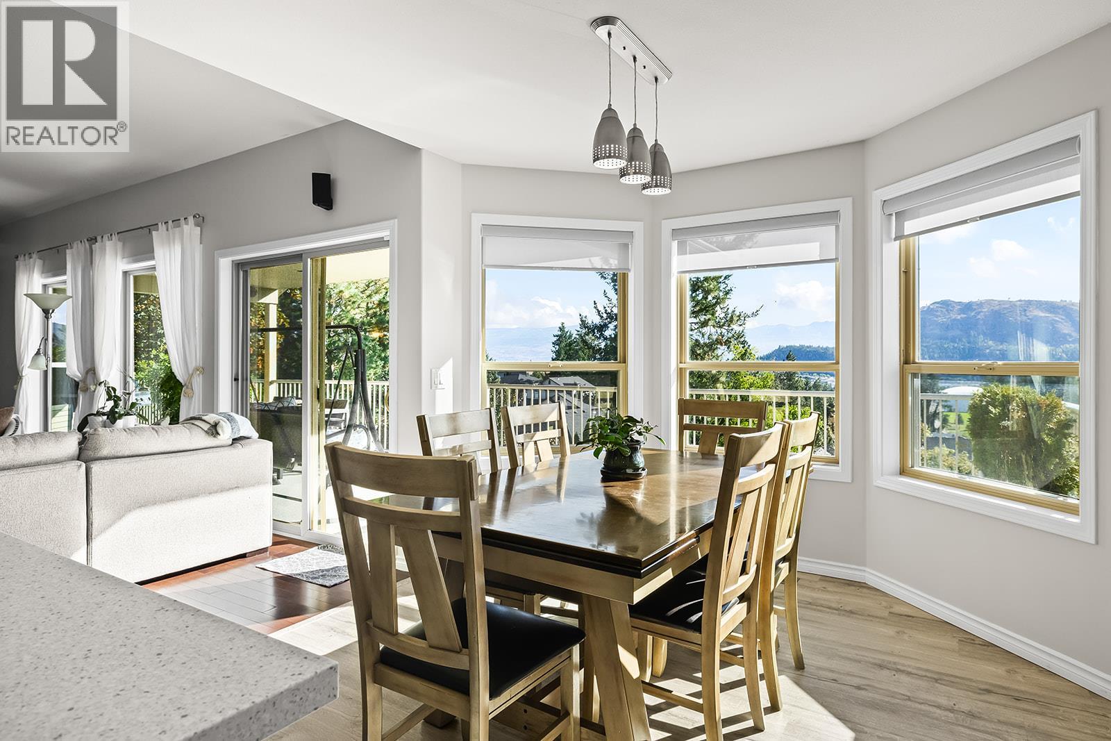 Picture for 2031 Rosealee  Lane https://www.cirrealty.ca/reb/bc/8/10365678_33.jpg