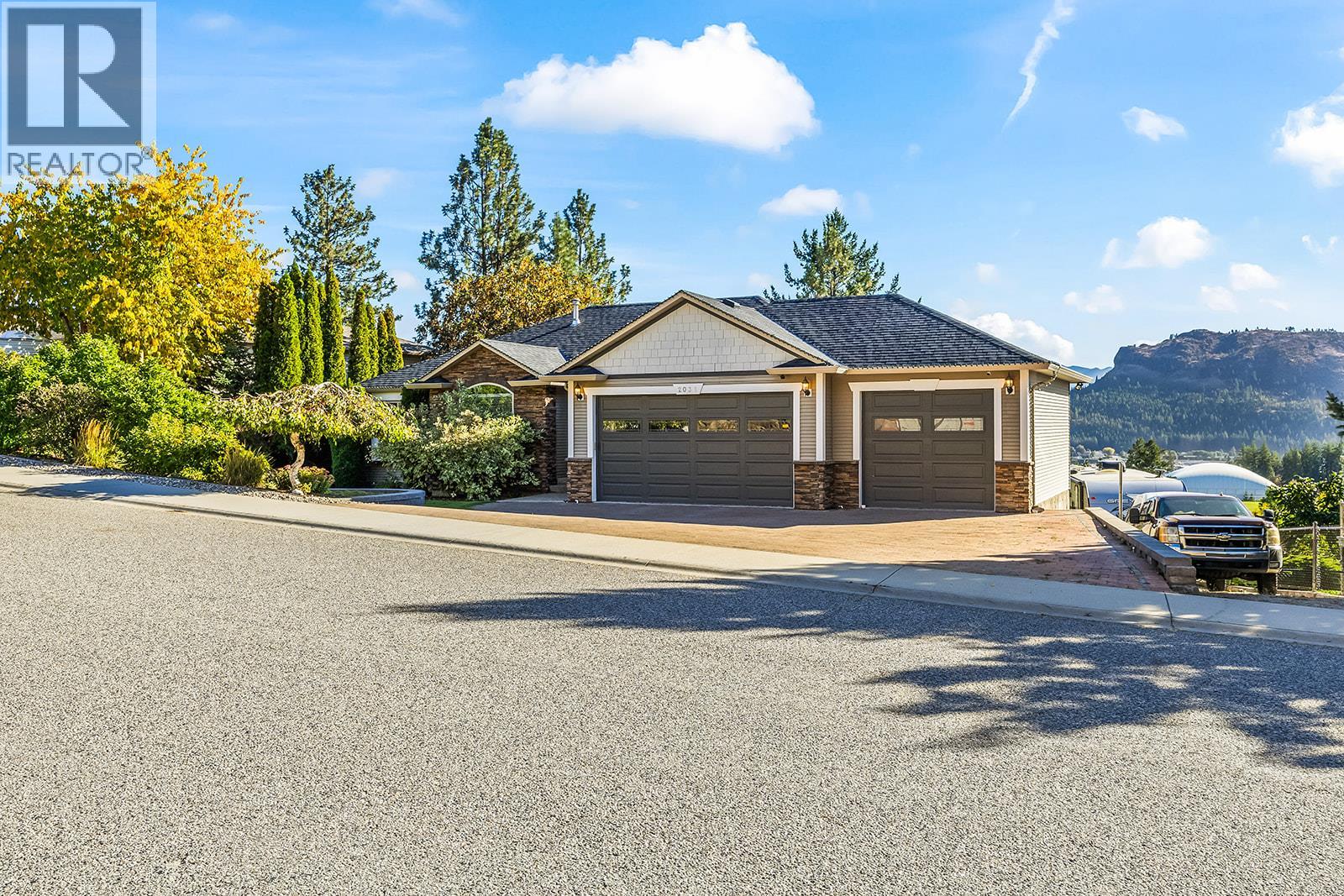 Picture for 2031 Rosealee  Lane https://www.cirrealty.ca/reb/bc/8/10365678_4.jpg