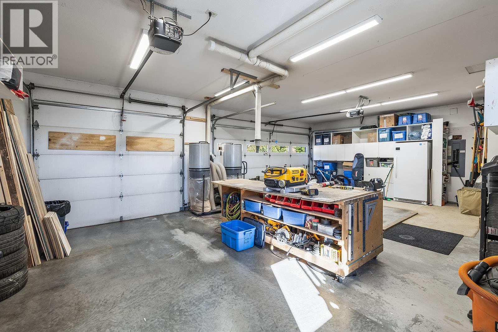 Picture for 2031 Rosealee  Lane https://www.cirrealty.ca/reb/bc/8/10365678_45.jpg