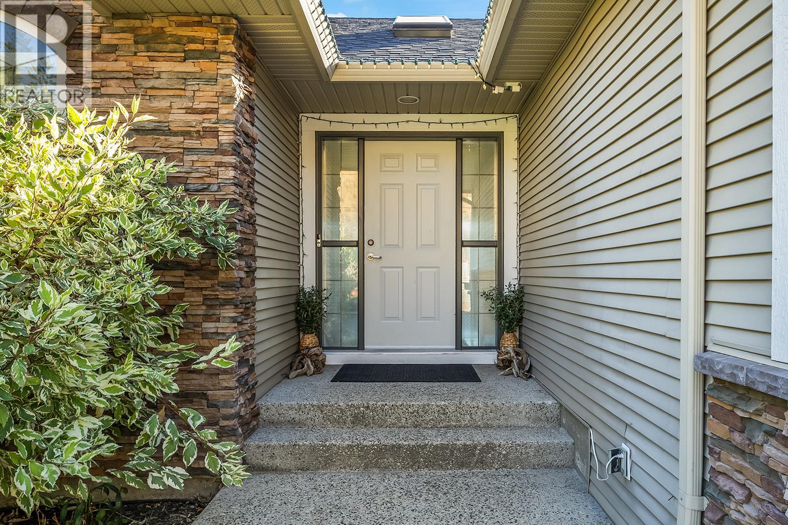 Picture for 2031 Rosealee  Lane https://www.cirrealty.ca/reb/bc/8/10365678_5.jpg