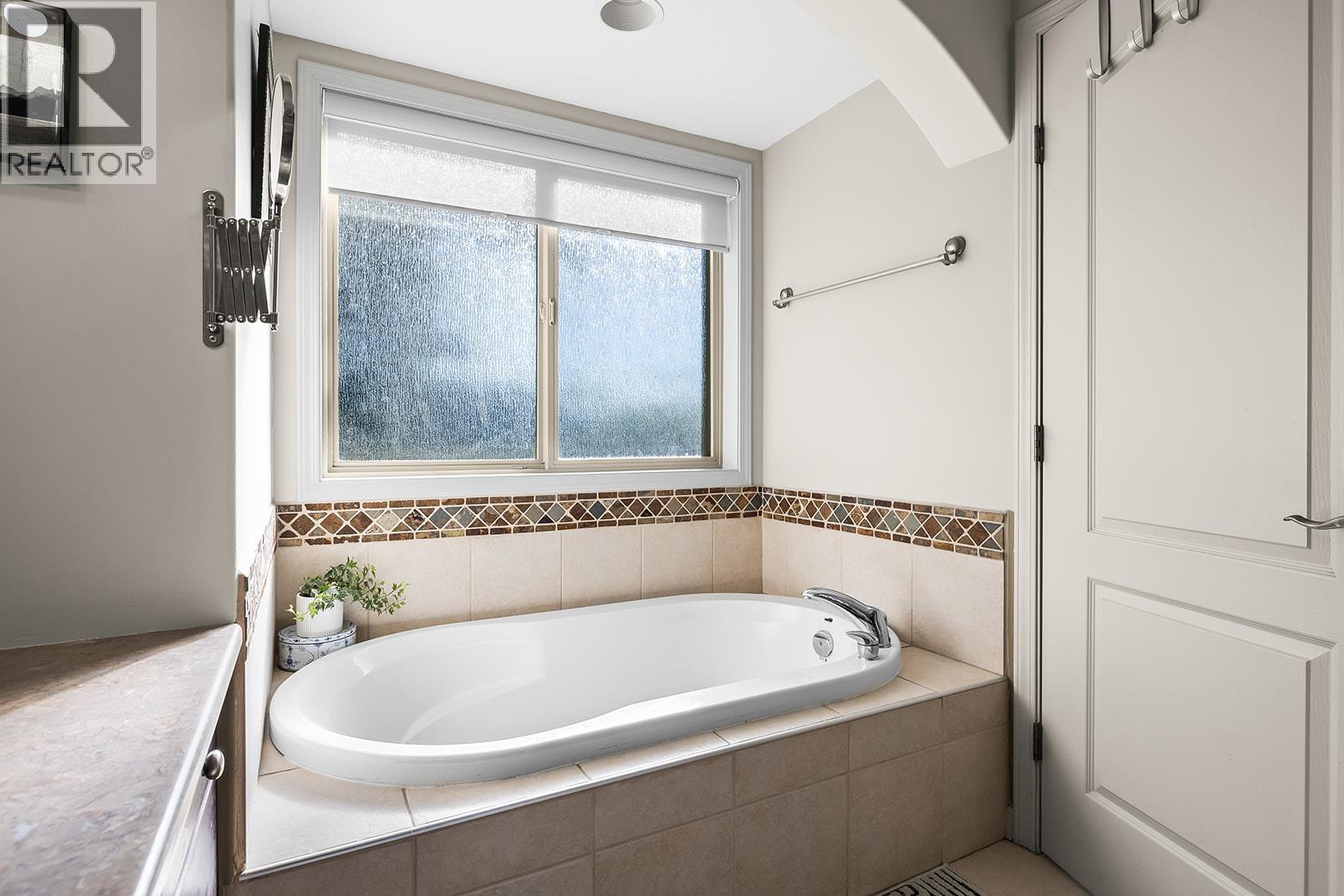 Picture for 2031 Rosealee  Lane https://www.cirrealty.ca/reb/bc/8/10365678_51.jpg