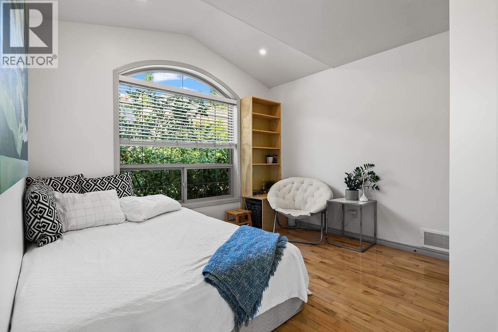 Picture for 2031 Rosealee  Lane https://www.cirrealty.ca/reb/bc/8/10365678_52.jpg