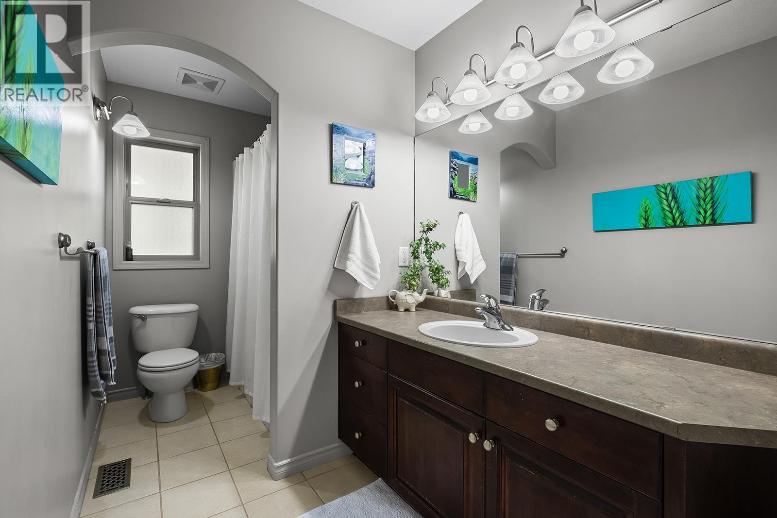 Picture for 2031 Rosealee  Lane https://www.cirrealty.ca/reb/bc/8/10365678_55.jpg