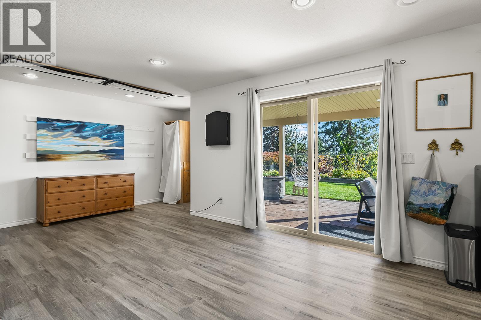Picture for 2031 Rosealee  Lane https://www.cirrealty.ca/reb/bc/8/10365678_60.jpg