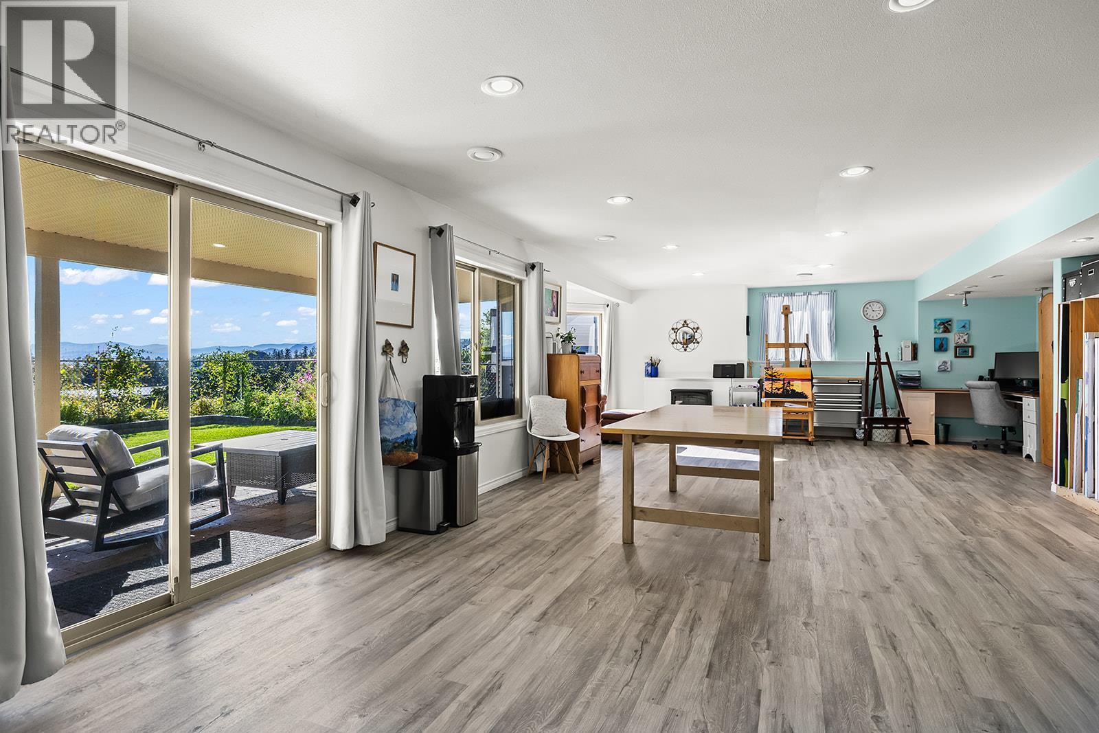 Picture for 2031 Rosealee  Lane https://www.cirrealty.ca/reb/bc/8/10365678_61.jpg
