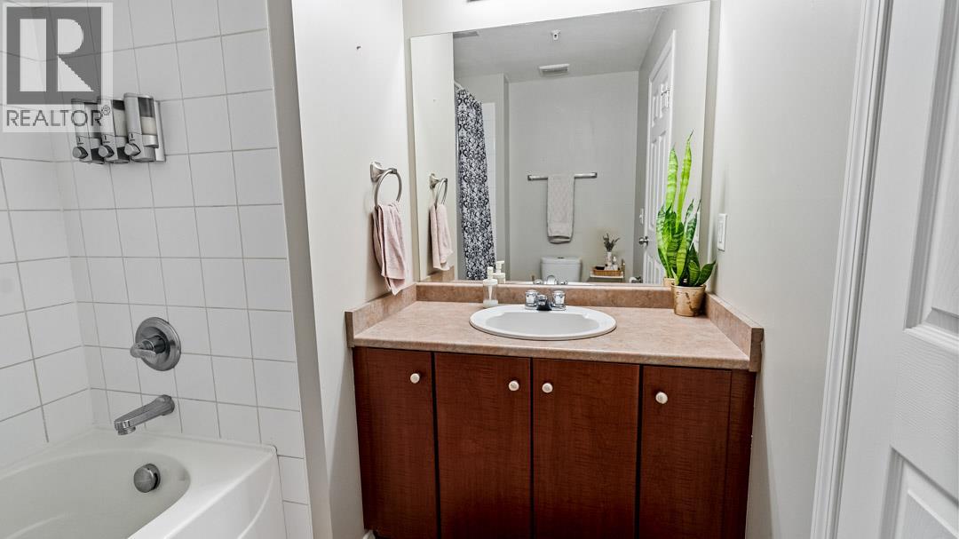 Picture for Unit #2112, 1873 Country Club  Drive https://www.cirrealty.ca/reb/bc/8/10366068_15.jpg