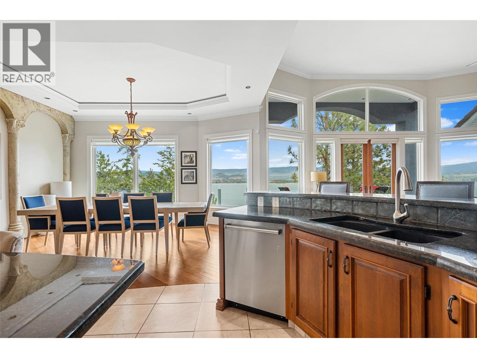Picture for 2543 Lucinde  Road https://www.cirrealty.ca/reb/bc/8/10366108_16.jpg