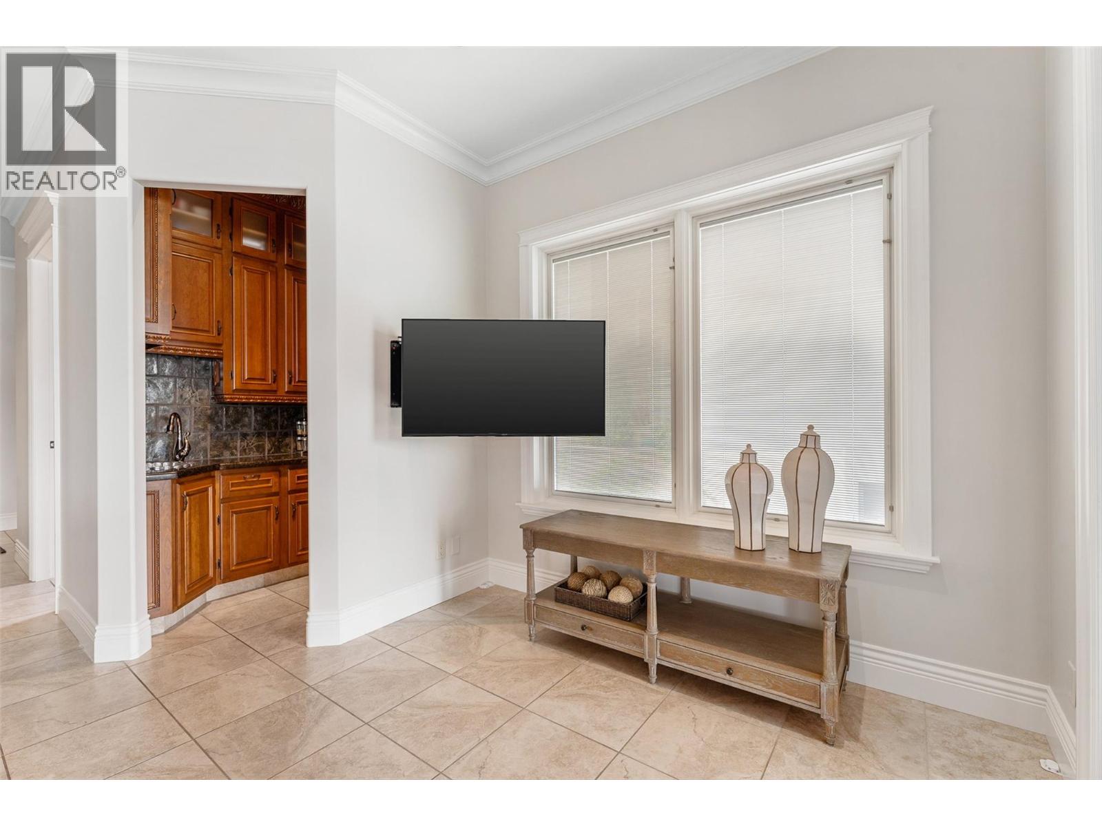Picture for 2543 Lucinde  Road https://www.cirrealty.ca/reb/bc/8/10366108_18.jpg